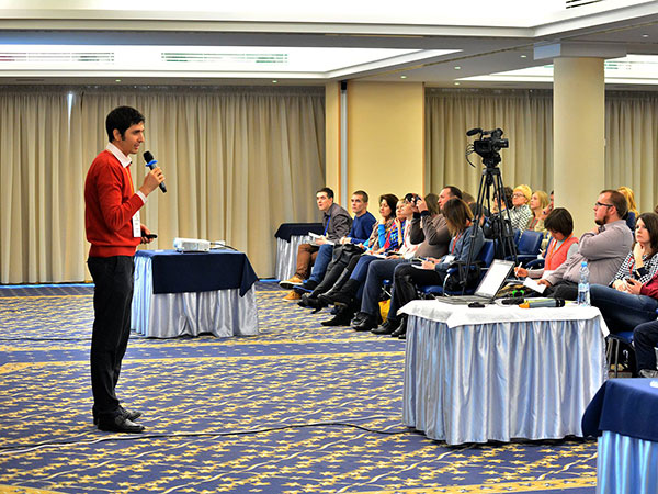 Основатель B2Blogger.com Александр Сторожук рассказывает про пресс-релизы на конференции по контент-маркетингу
