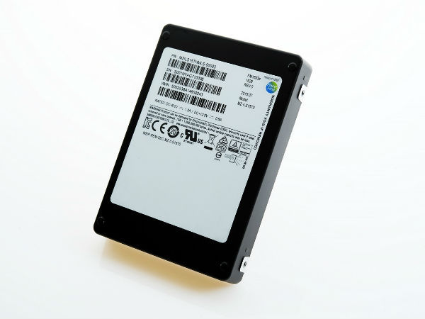 Samsung начала производить 15-терабайтные SSD