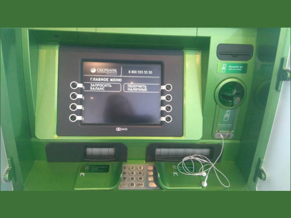 Сбербанк упростил управление банкоматами людям с проблемами зрения