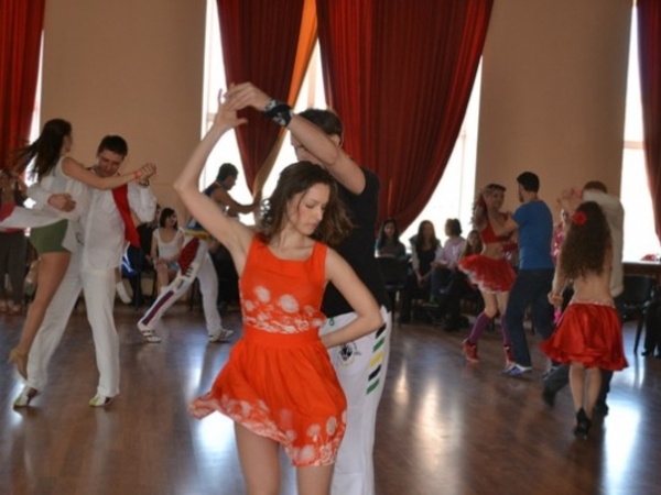 Украинцев обучат афро-кубинским танцам 