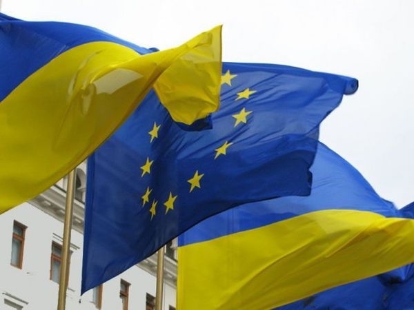 Евросоюз приостановил работу по подписанию ассоциативного соглашения с Украиной