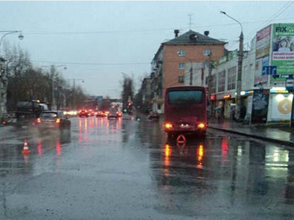 Пенсионерка попала под колеса пассажирского автобуса в Архангельске