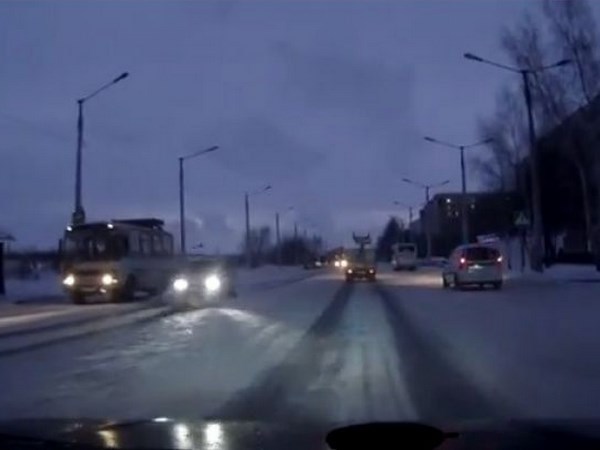 В Новокузнецке водитель без прав сбил на «зебре» женщину и двоих детей