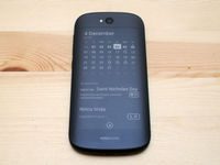 Общие продажи YotaPhone составили менее 100 тысяч штук