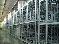 Стеллажи повысят эффективность работы складского помещения