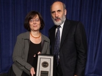 Профессор Белла Кауфман получила премию за гуманитарную деятельность