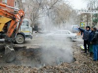 Центральный участок дороги в Самаре перекрыт из-за коммунальной аварии