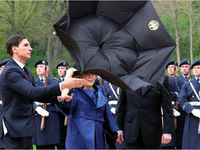 В Лондоне создали революционный зонтик