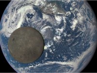 НАСА показала землянам обратную сторону Луны
