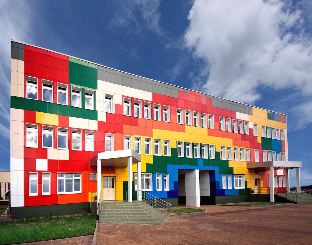 фасад школы из алюминиевых копозитных панелей Алюминстрой
