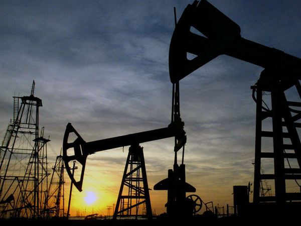 Вслед за Саудовской Аравией Катар снизил цены на нефть