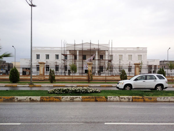 Иракский бизнесмен построил для себя позолоченную копию Белого дома