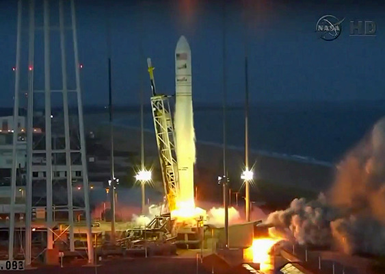 Взрыв ракеты Antares замедлит исследования и усложнит снабжение на МКС