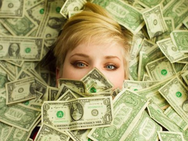Ученые: Мысли о деньгах делают людей замкнутыми и эгоистичными