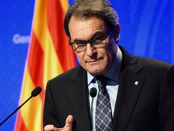 Глава Каталонии просит у премьера провести настоящий референдум