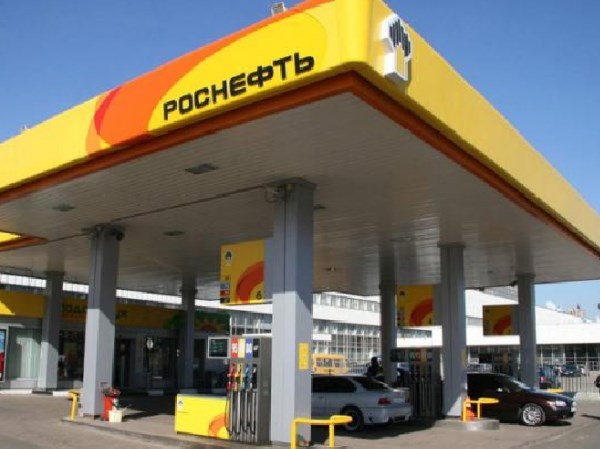 На Краснодарской заправке 50 автомобилей «накормили» соляркой вместо бензина
