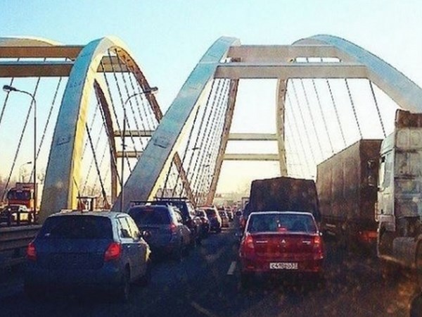ДТП на КАД в Петербурге стало причиной пробки в три километра