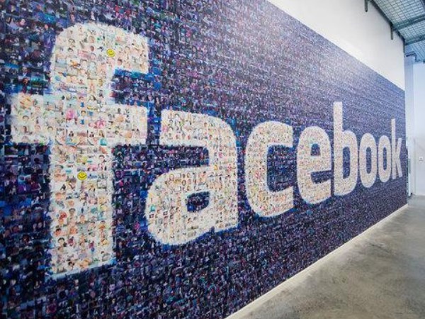 Facebook откроет деловую соцсеть