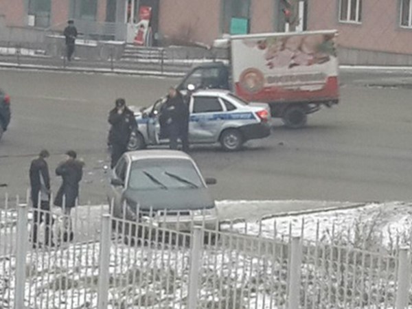 В Ижевске столкнулись полицейская машина и «двенадцатая»