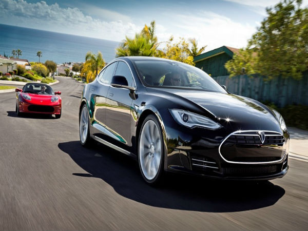 Хакеры отключили электромобиль Tesla во время движения