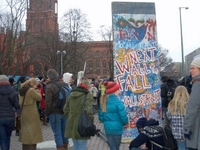 В Берлине прошел митинг против сноса знаменитой стены