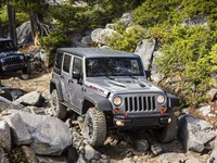 Компания Jeep добавит складную крышу к оснащению внедорожника Wrangler