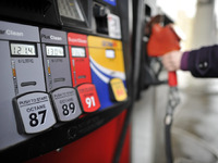 В Канаде сезонный скачок цен на бензин составил более 14 центов