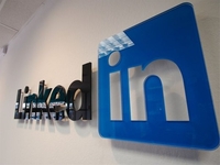 LinkedIn запускает кнопку «Follow Company»