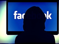 Facebook «пометит» фэйки