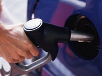 «Автостат»: Россияне тратят больше на бензин, чем на новые авто