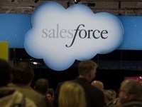 Microsoft планирует приобрести сервис Salesforce