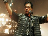 В Москве на автограф-сессии с солистом Rammstein пострадало 50 человек