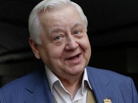 Олег Табаков открыл выставку в честь своего юбилея