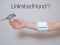 UnlimitedHand: в Японии создали браслет для имитации ощущений от прикосновений