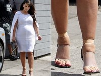 Каблуки беременной Ким Кардашьян ломаются под ее весом