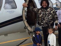 Пугачева и Киркоров с детьми прилетели на «Новую волну» в Сочи