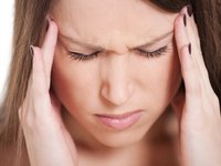Ученые: Частая головная боль способствует повреждению головного мозга